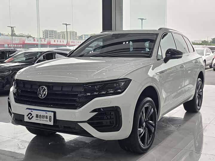 Фото 1 - Volkswagen Touareg