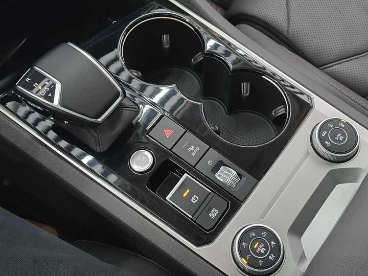 Фото 11 - Volkswagen Touareg