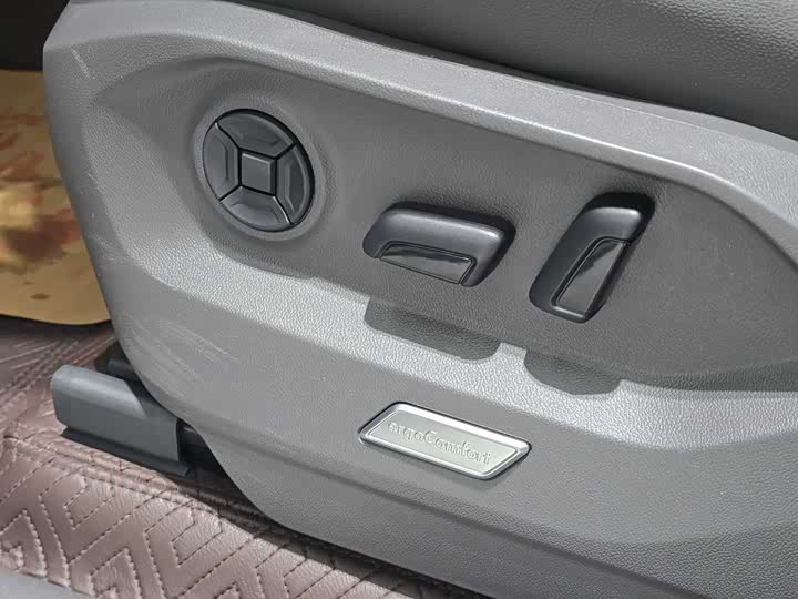 Фото 12 - Volkswagen Touareg