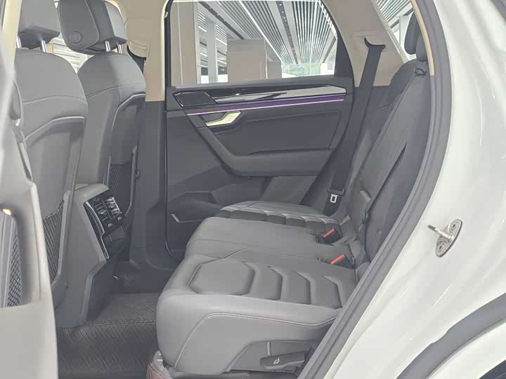 Фото 13 - Volkswagen Touareg