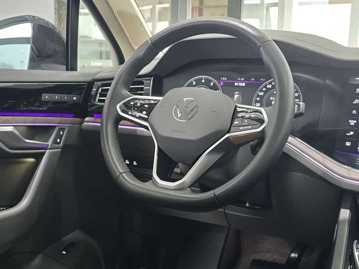 Фото 15 - Volkswagen Touareg