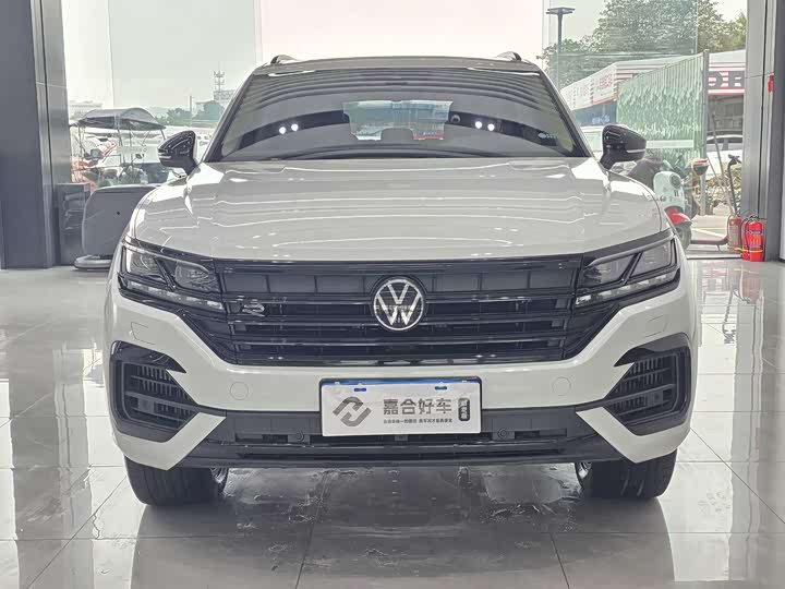 Фото 2 - Volkswagen Touareg