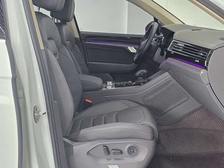 Фото 24 - Volkswagen Touareg