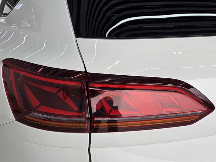 Фото 28 - Volkswagen Touareg