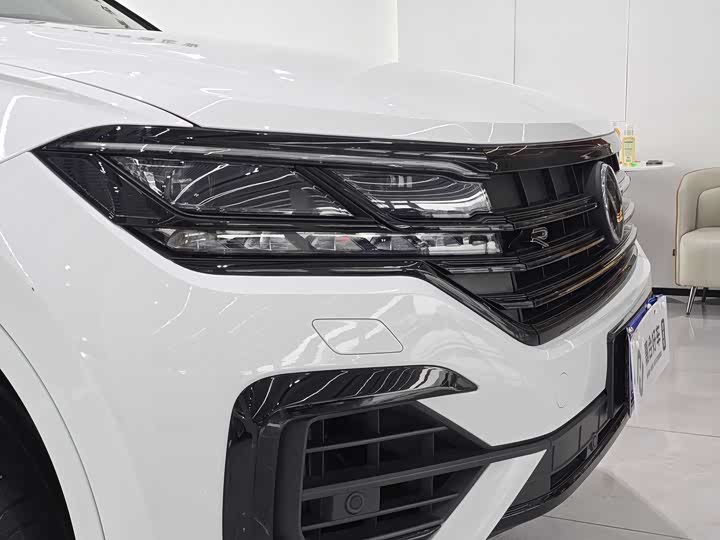 Фото 3 - Volkswagen Touareg