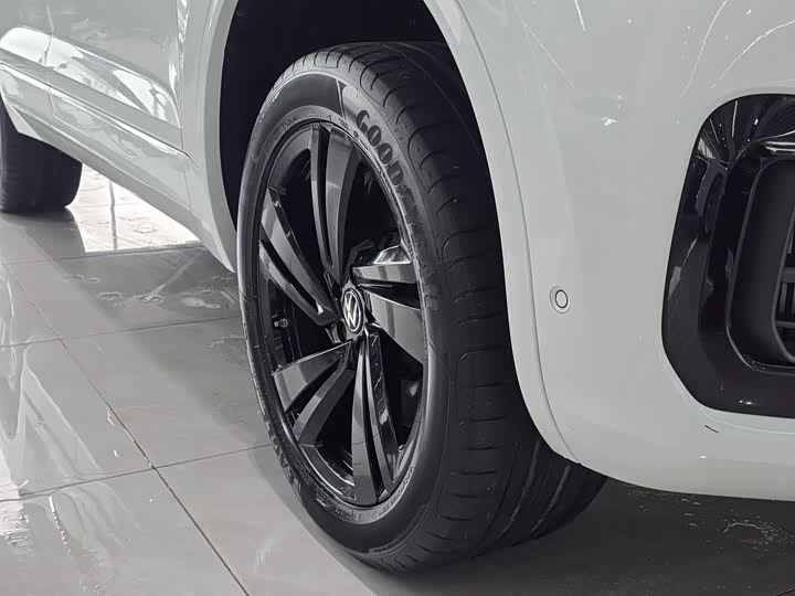 Фото 4 - Volkswagen Touareg