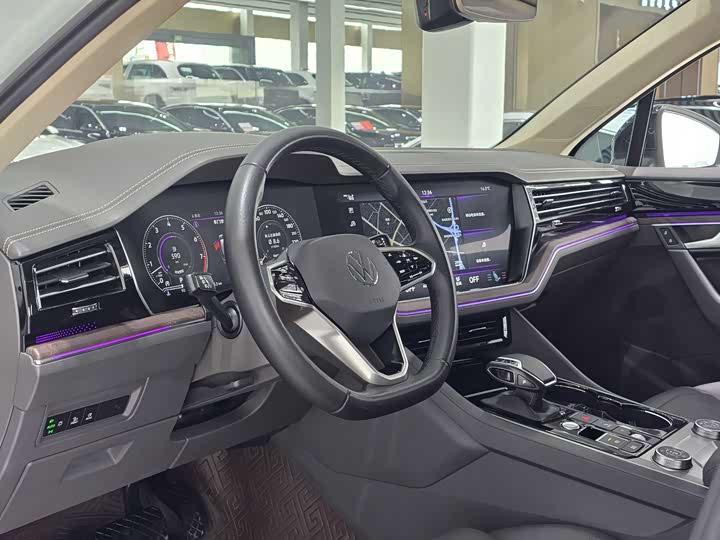 Фото 6 - Volkswagen Touareg