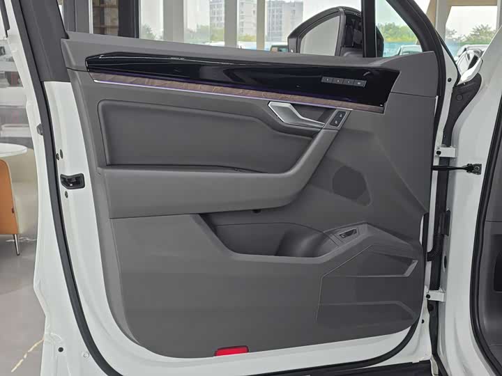 Фото 7 - Volkswagen Touareg