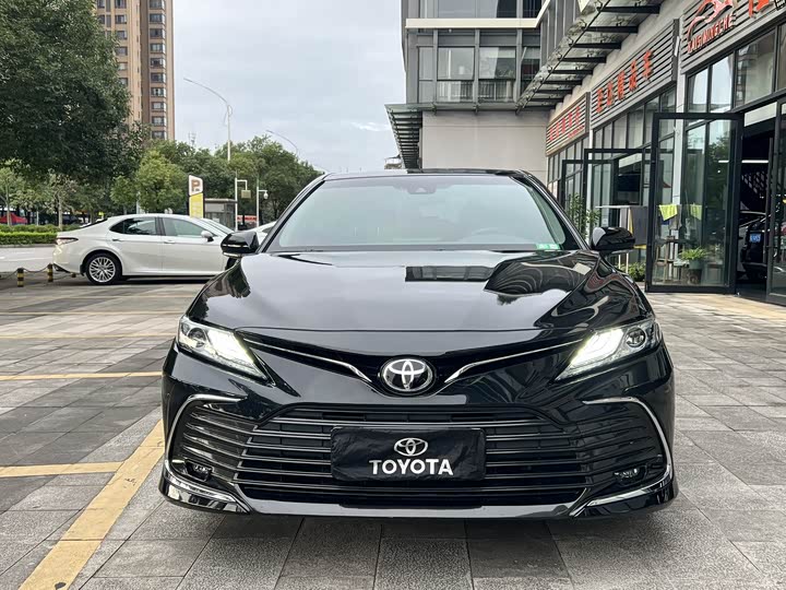 Фото 3 - Toyota Camry