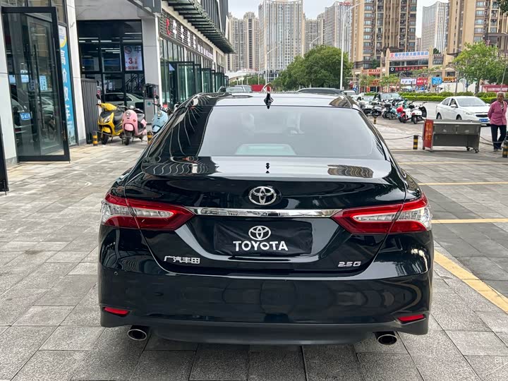 Фото 5 - Toyota Camry