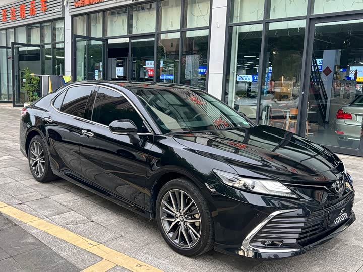 Фото 6 - Toyota Camry