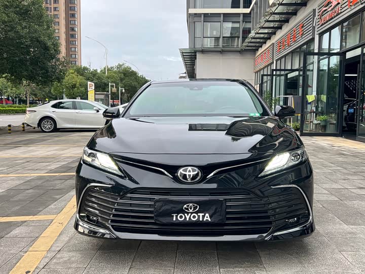 Фото 7 - Toyota Camry