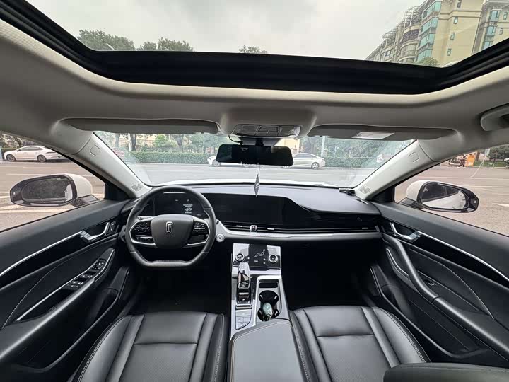 Фото 12 - Bestune B70