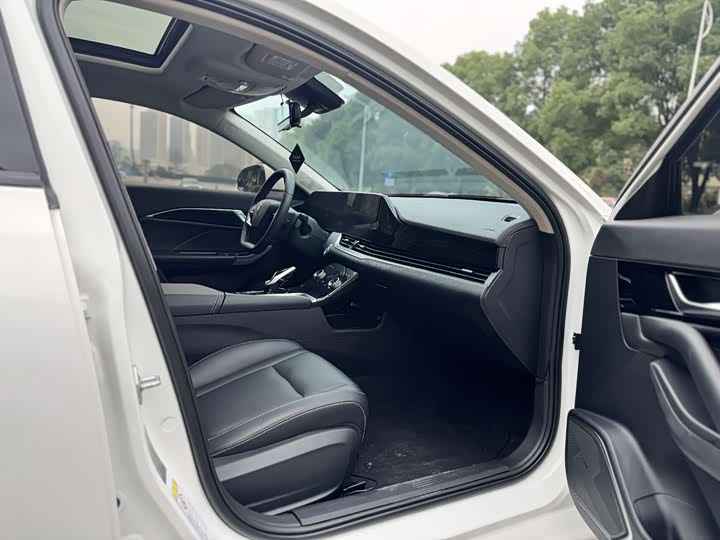 Фото 15 - Bestune B70