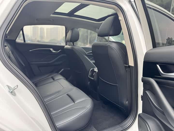 Фото 18 - Bestune B70