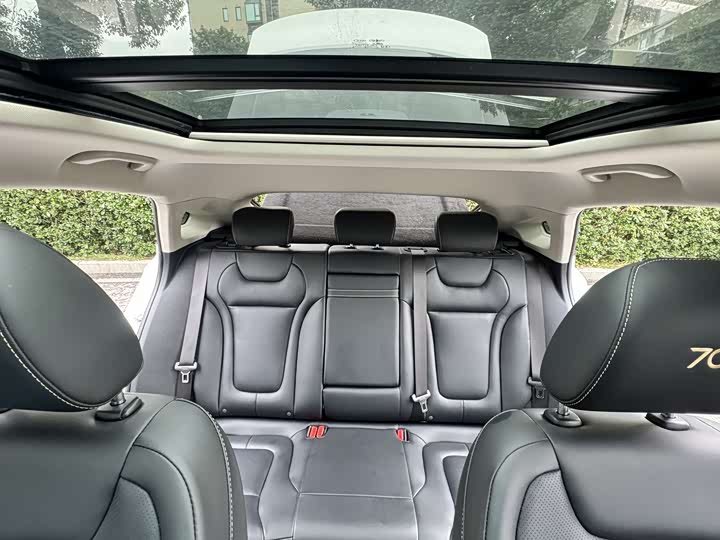 Фото 21 - Bestune B70