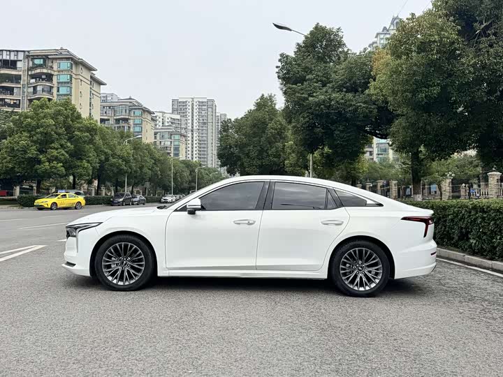 Фото 7 - Bestune B70