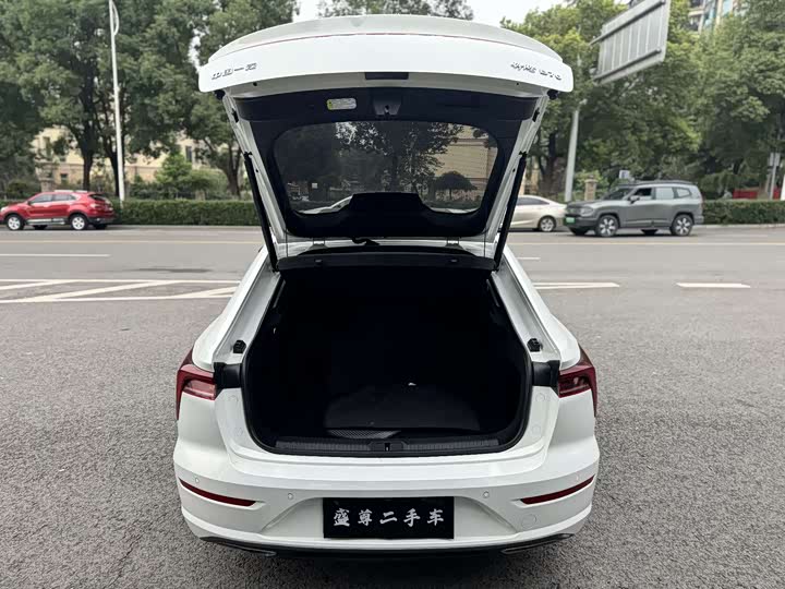 Фото 8 - Bestune B70