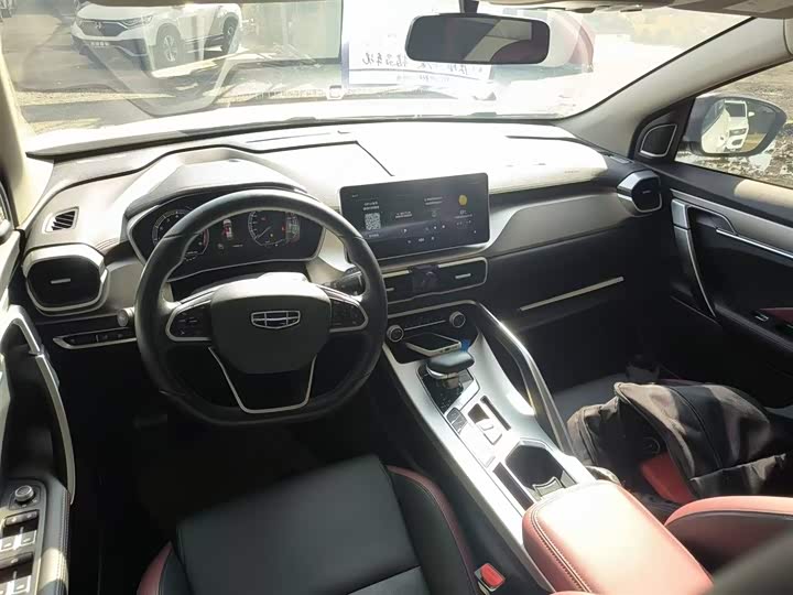 Фото 7 - Geely Coolray