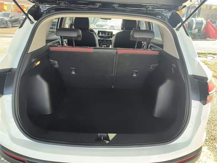 Фото 8 - Geely Coolray