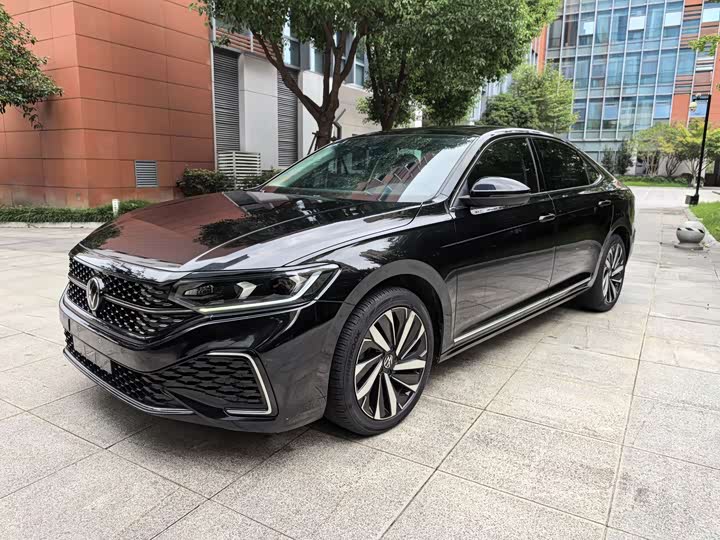 Фото 2 - Volkswagen Passat