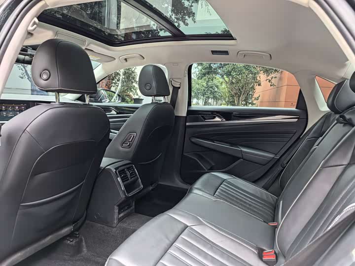 Фото 7 - Volkswagen Passat