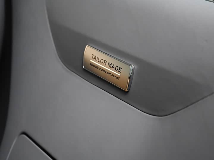 Фото 11 - Ferrari 812