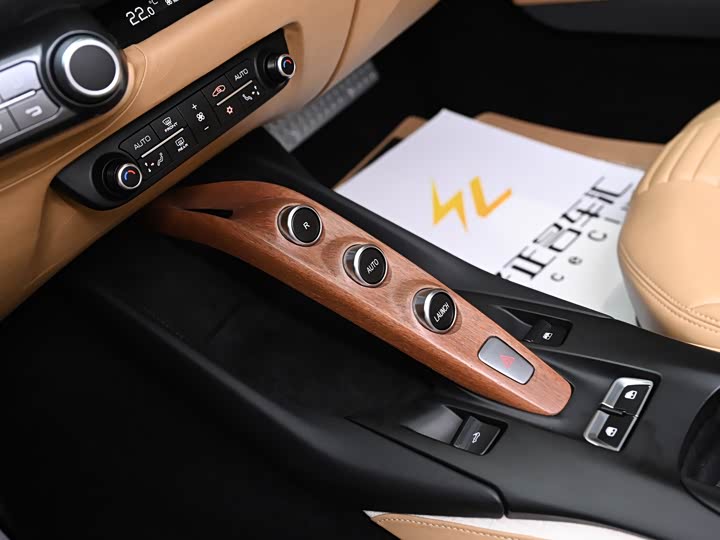 Фото 12 - Ferrari 812