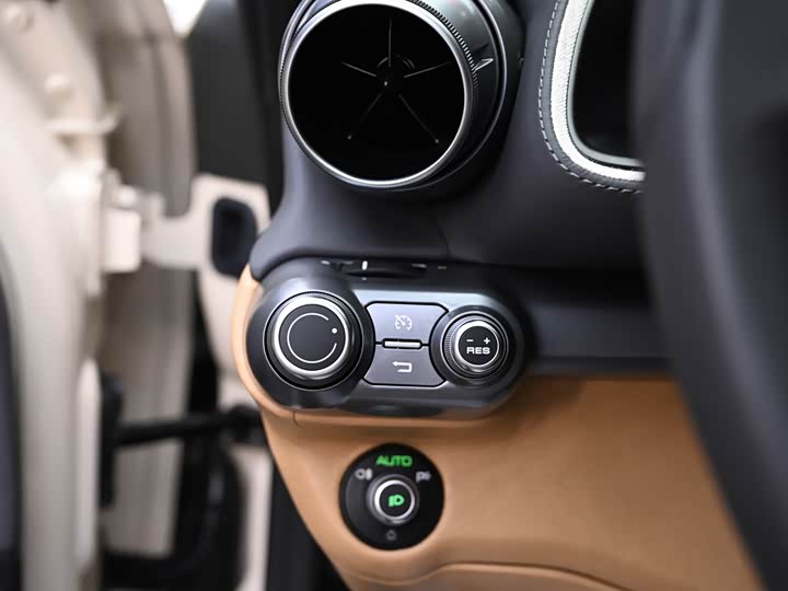 Фото 22 - Ferrari 812