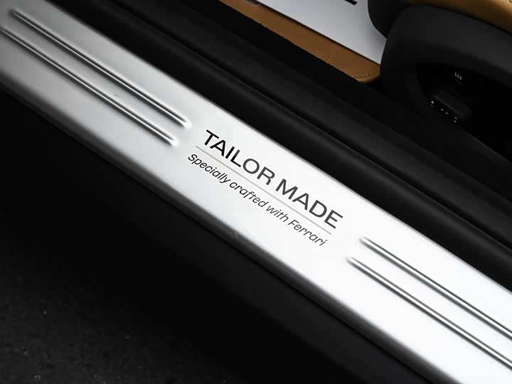 Фото 23 - Ferrari 812