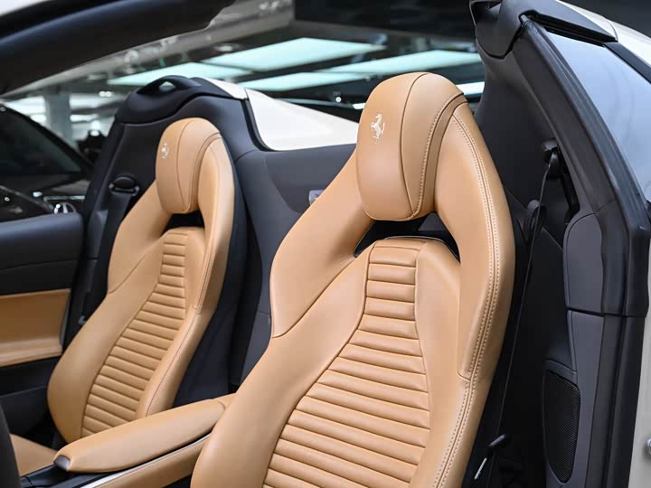 Фото 7 - Ferrari 812