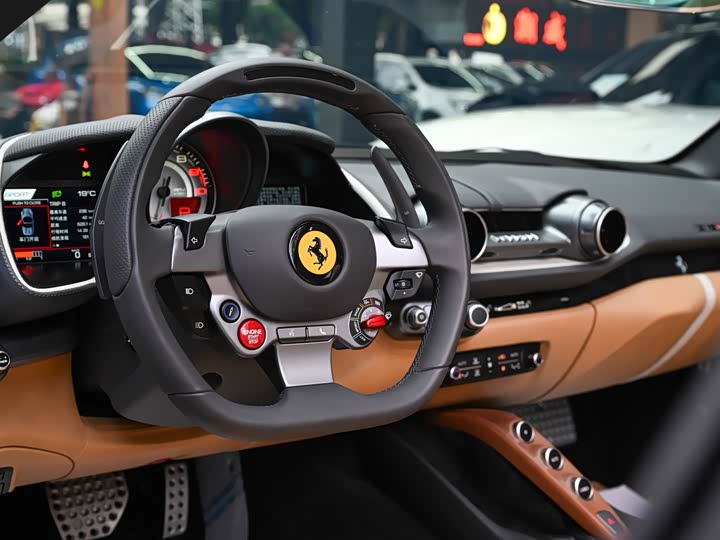 Фото 8 - Ferrari 812