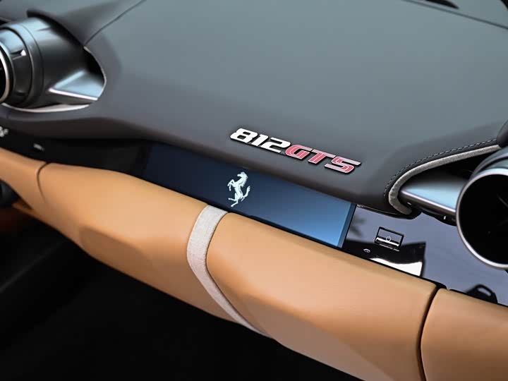 Фото 9 - Ferrari 812