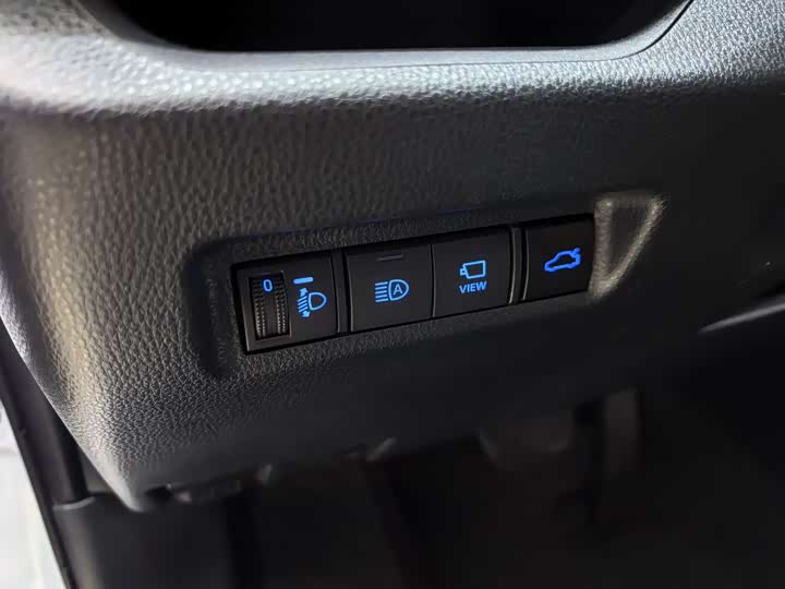 Фото 10 - Toyota RAV4