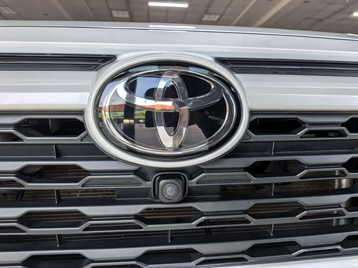 Фото 14 - Toyota RAV4