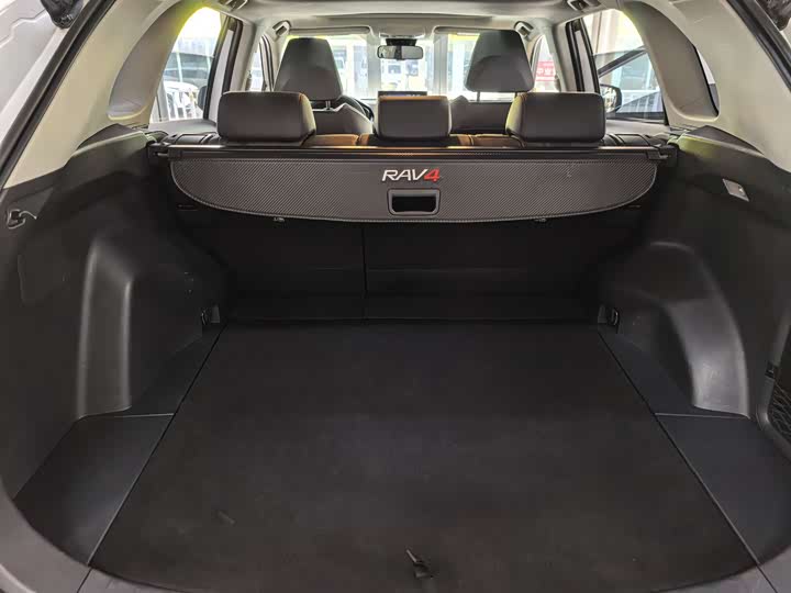 Фото 15 - Toyota RAV4