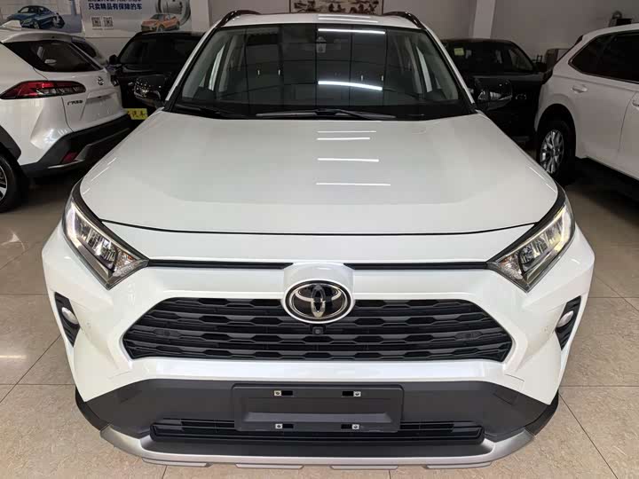 Фото 2 - Toyota RAV4
