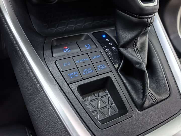 Фото 20 - Toyota RAV4