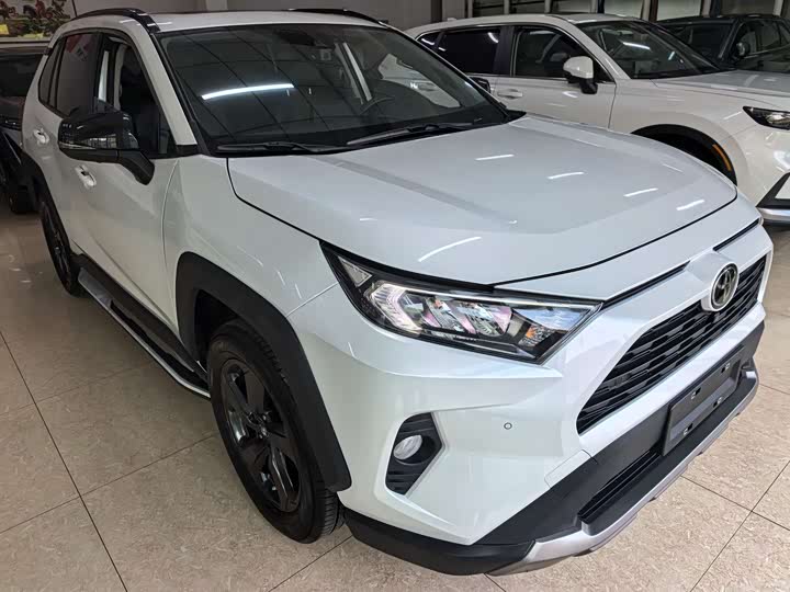 Фото 3 - Toyota RAV4