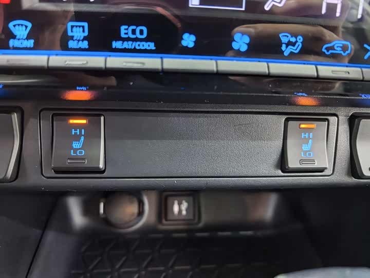 Фото 7 - Toyota RAV4