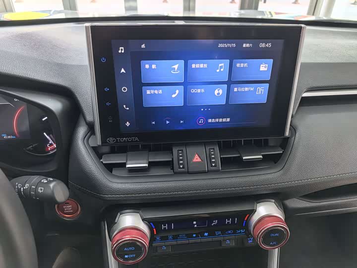 Фото 8 - Toyota RAV4