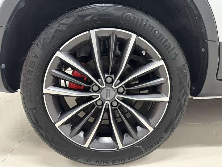 Фото 19 - Geely Atlas