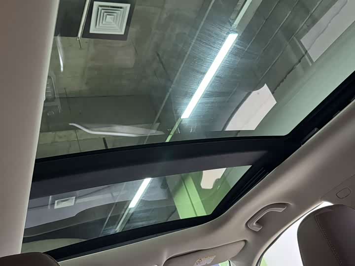 Фото 20 - Geely Atlas