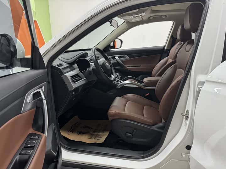 Фото 8 - Geely Atlas