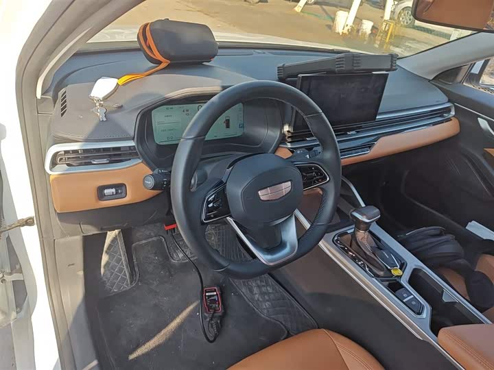 Фото 10 - Geely Emgrand