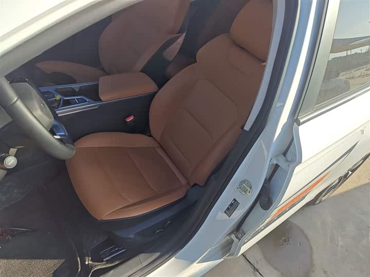 Фото 14 - Geely Emgrand