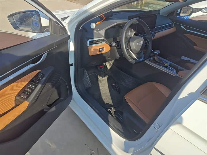 Фото 15 - Geely Emgrand