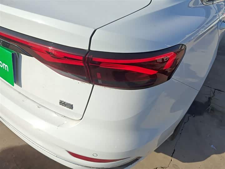 Фото 8 - Geely Emgrand