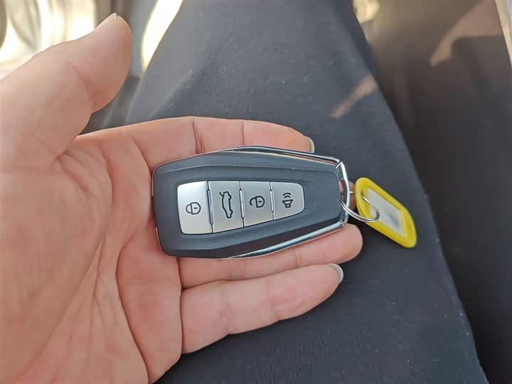 Фото 9 - Geely Emgrand