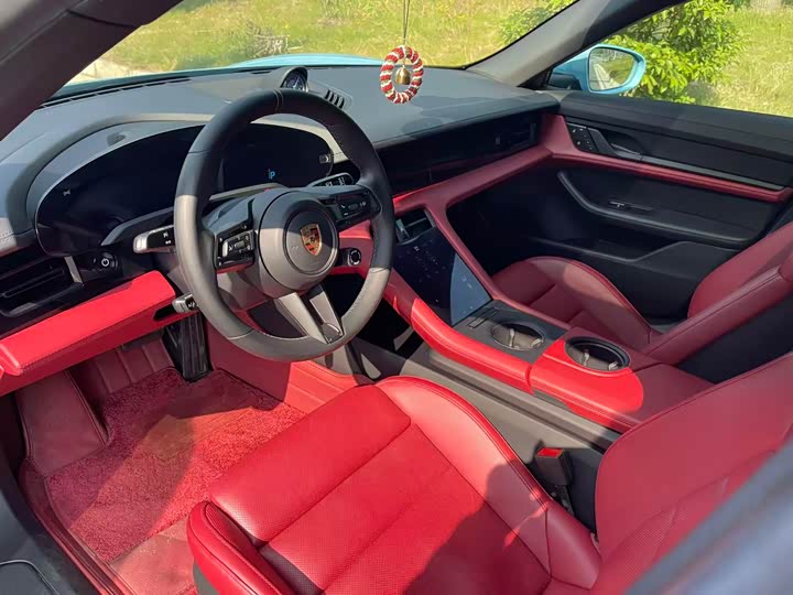 Фото 10 - Porsche Taycan